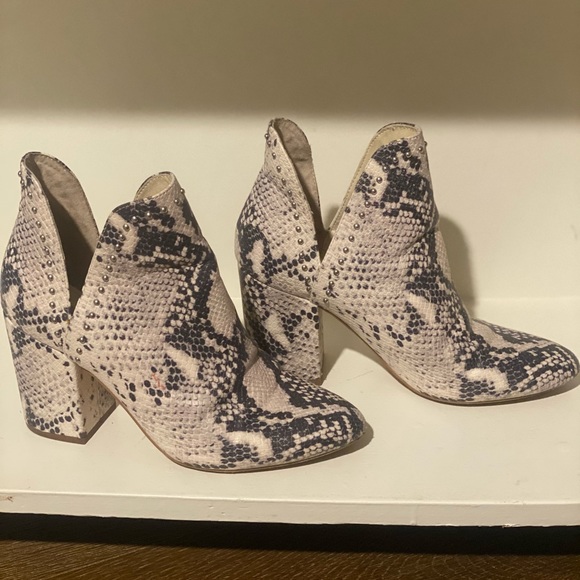 Steve Madden Rookie Snakeskin Bootie - Picture 1 of 4